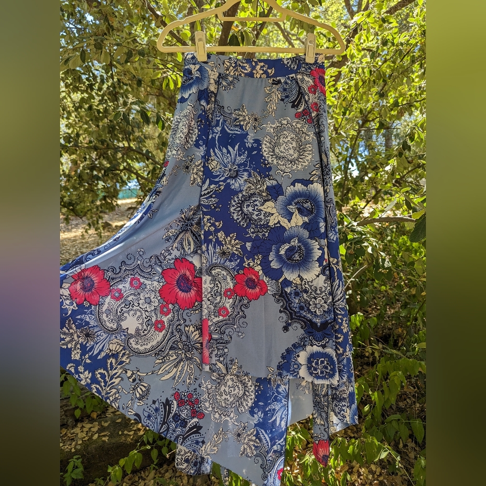 Chicos Blue Flowy Floral Skirt size 0 (small)